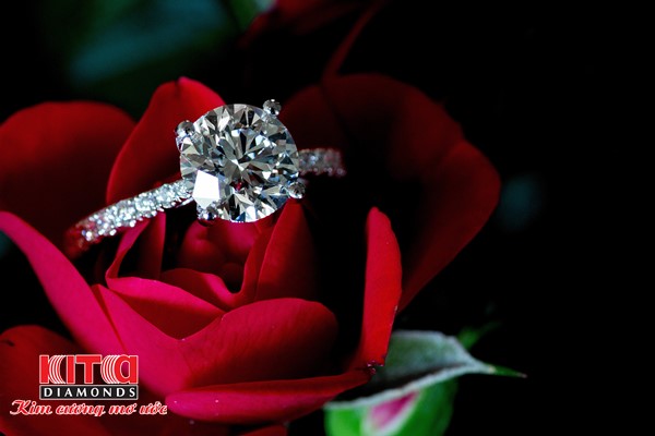 Kita Diamonds là nơi có đa dạng các mẫu nhận Kim Cương tự nhiên thời thượng